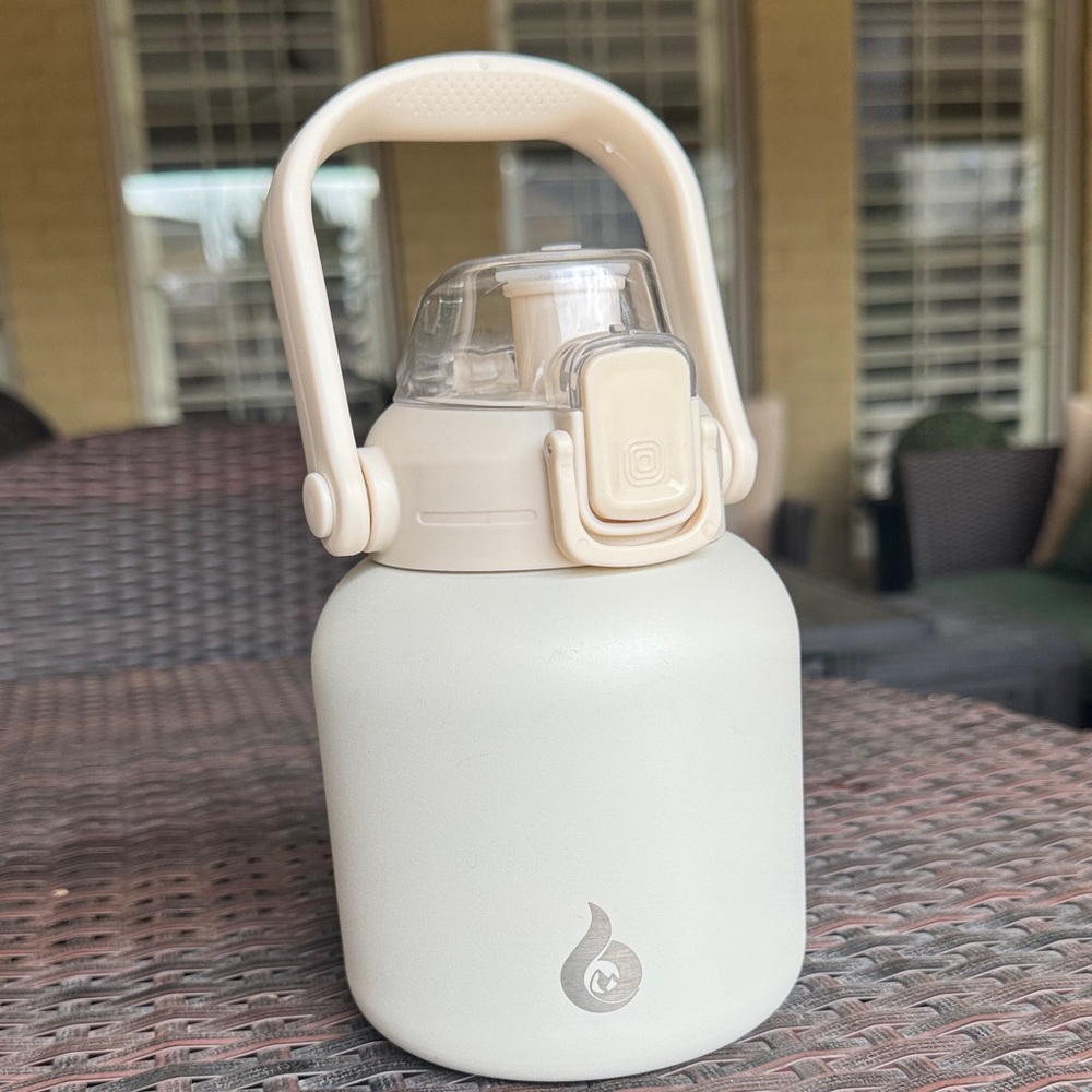 Cream 27 oz Insulated Water Bottle